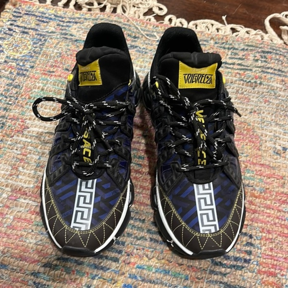 Versace tennis shoes‎